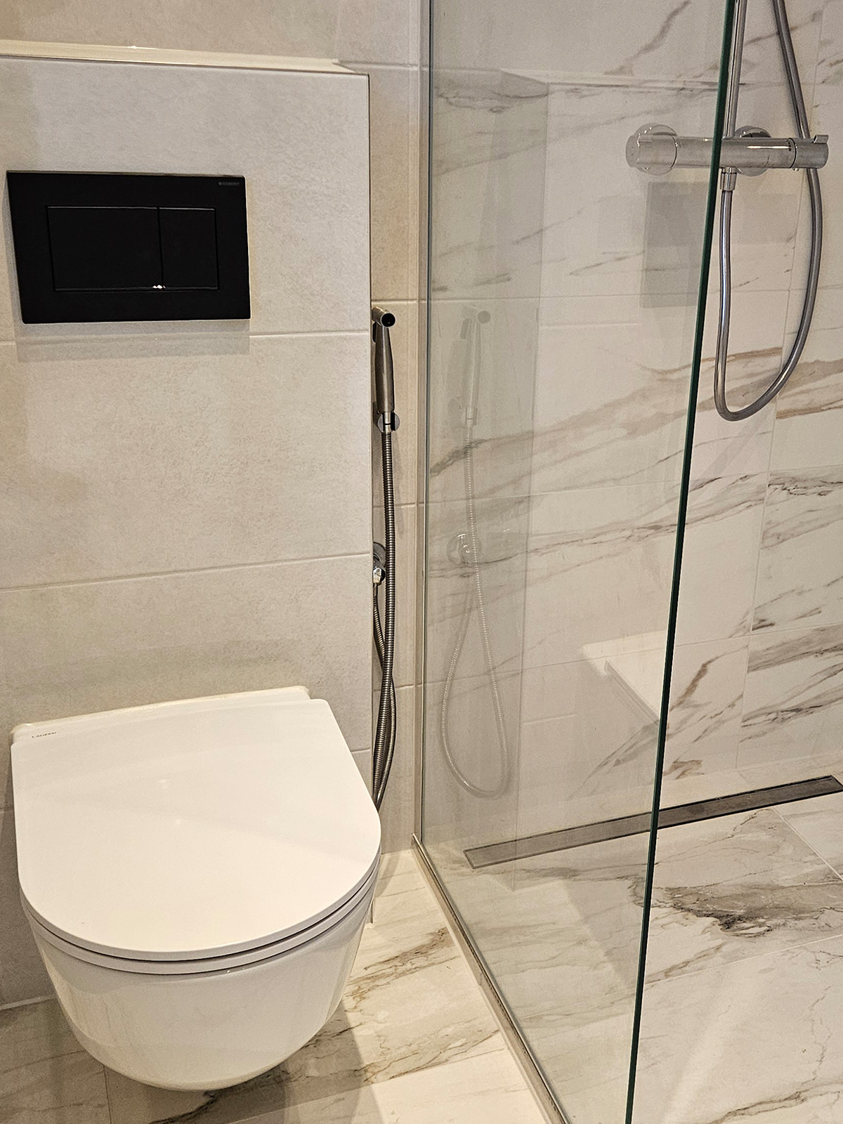Moderne Badsanierung mit Walk-in-Dusche